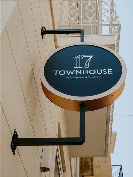 Townhouse 17 Hotel Victoria Exterior photo